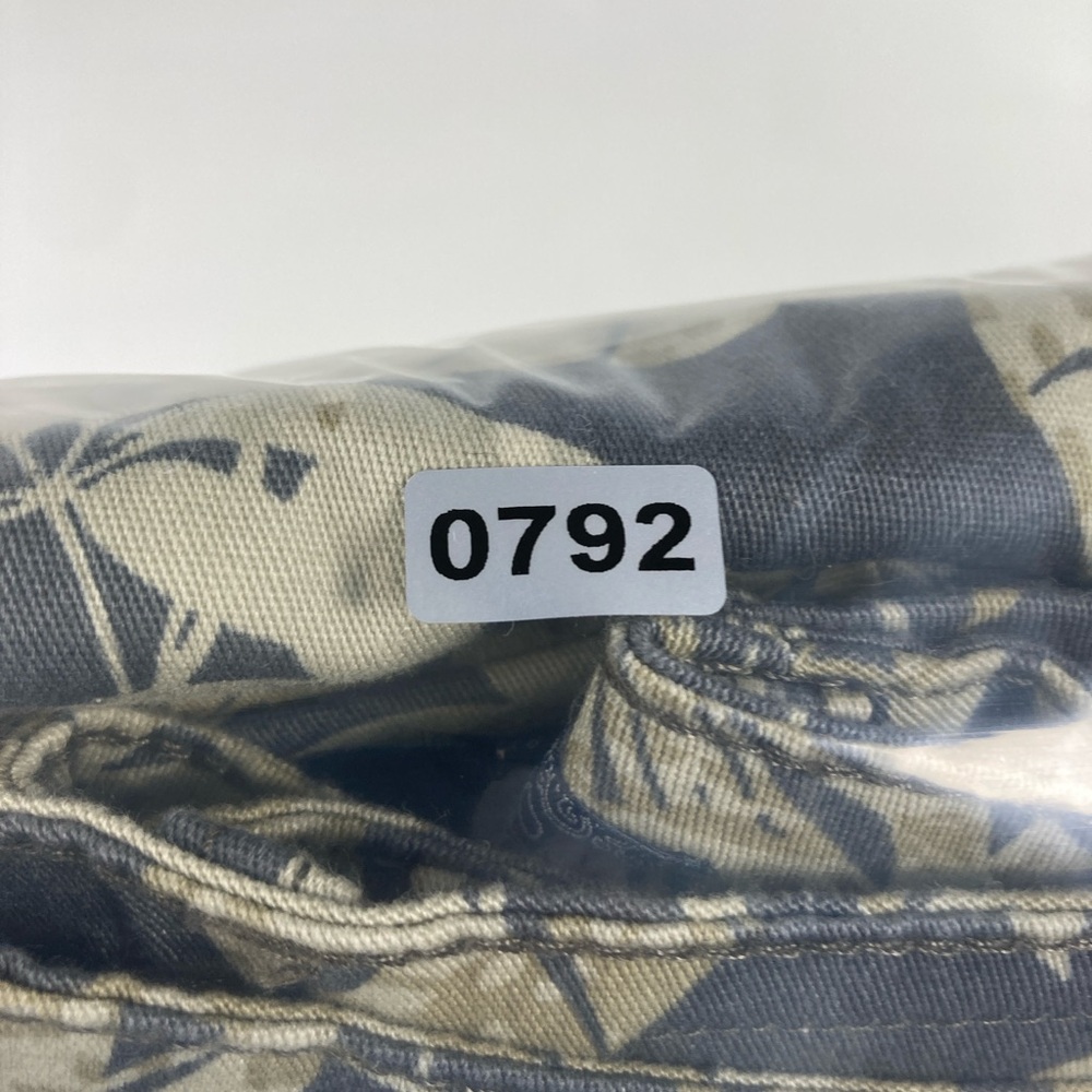 Bandolino Mandie Womens Grey/Yellow Capri Pants Size 14 Print Hawaiian Tropical - Picture 14 of 16